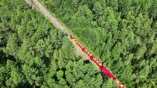航拍行驶在大兴安岭的森林小火车视频素材模板下载