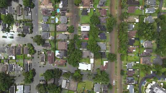 美国新奥尔良被洪水淹没的郊区俯视图。天线