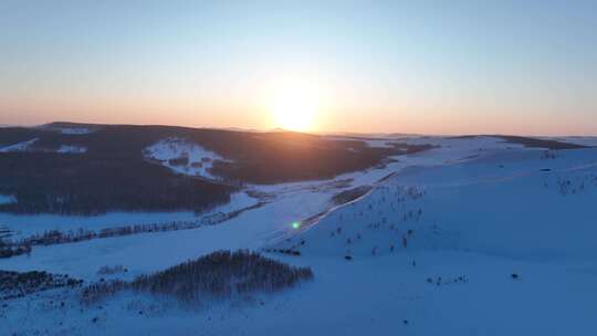 夕阳下的极寒雪原苍茫大气