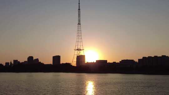 湖面夕阳晚霞倒影实拍