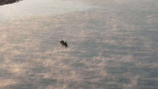 4k航拍绝美湖面渔船夕阳日落