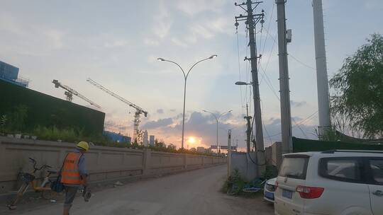 夕阳工地道路骑行