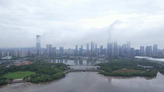 雨后云雾中的深圳南山后海航拍