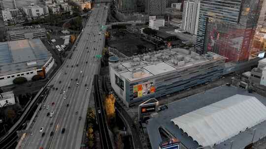 城市航拍加州洛杉矶日出汽车车流摩天大楼