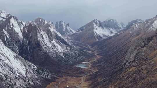 航拍四川阿坝莲宝叶则景区山水风光