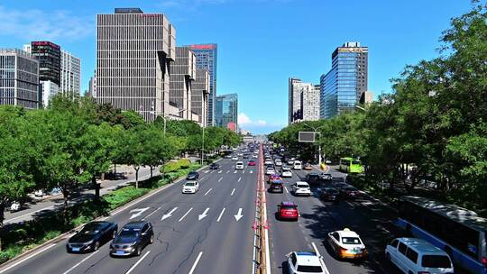 北京蓝天白云三环路道路车流川流不息