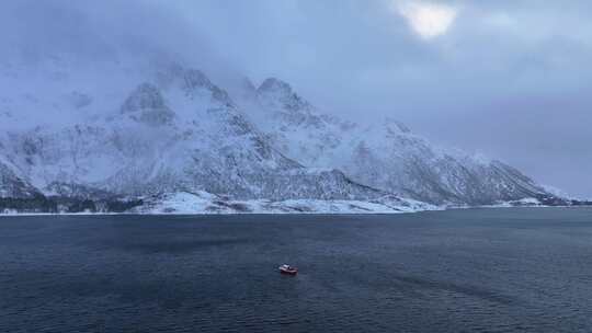 挪威罗弗敦群岛北极圈雷纳冬季雪景高空航拍