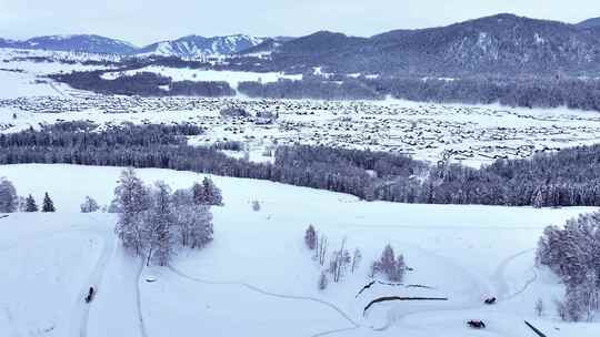 航拍新疆雪山风光