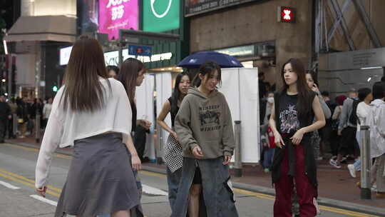香港东角道舞动女人视频素材模板下载