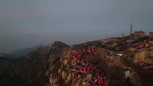 启航2025！泰山之巅，迎来新年第一缕阳光！