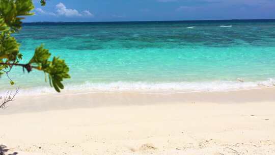 马尔代夫白色沙滩与大海4K风光视频素材模板下载