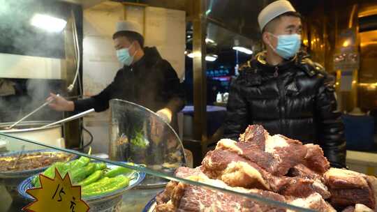 西安回民街小吃西安美食民生市井烟火气夜景