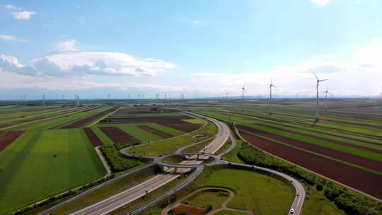 农村的公路交通和风力发电场