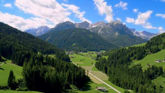 阿尔卑斯山山谷风景