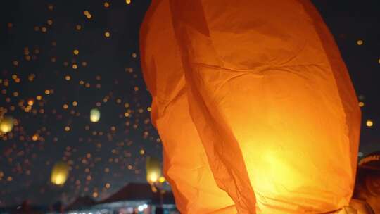 放飞孔明灯夜景素材