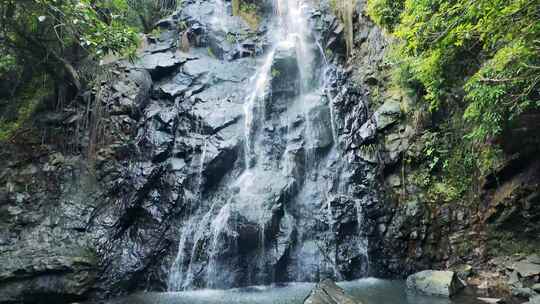 深圳马峦山瀑布潭水