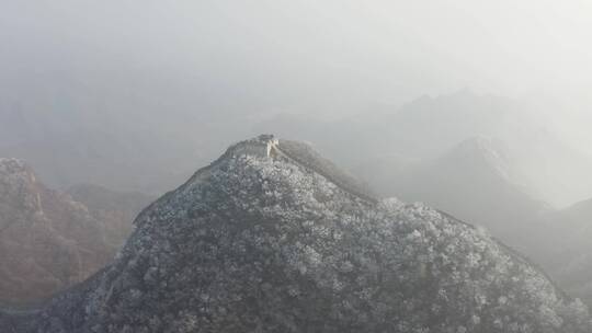 北京箭扣长城冬季雾凇云海震撼景观