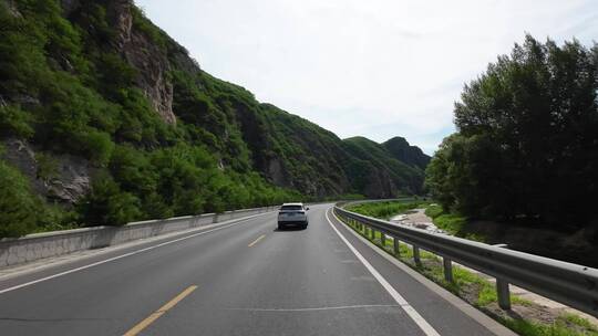 汽车第一视角公路沿途风景美丽公路