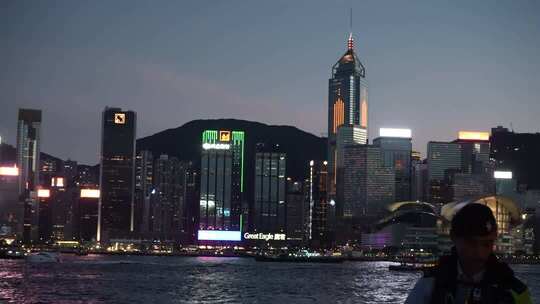 香港维多利亚港夜景延时 维港游船城市景观