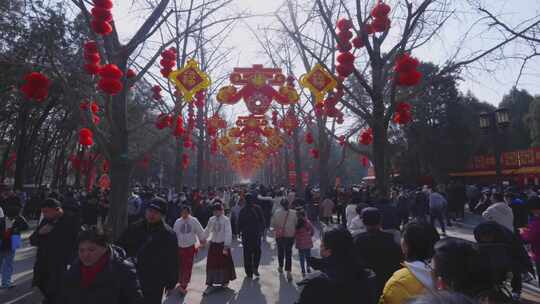 地坛庙会人流大规模移动