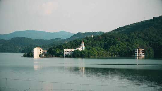 湖中宝塔 湖岸别墅