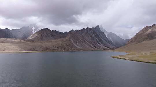 西藏山南羊卓雍措圣湖神湖蓝色高空航拍