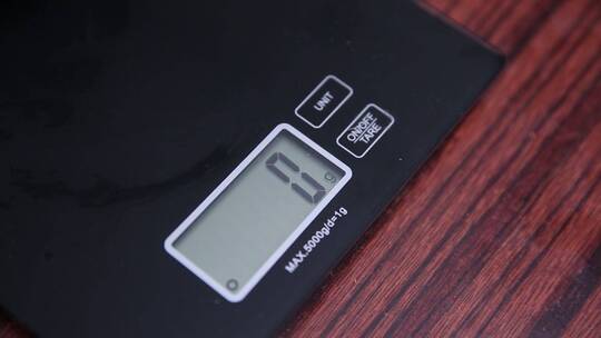 电子称厨房秤重量克数视频素材模板下载