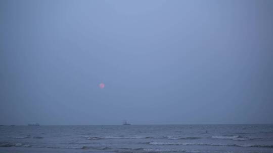 海边沙滩夜晚海边夜色海浪浪花拍打