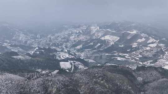 广西雪山村庄