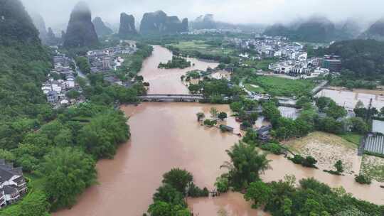 桂林阳朔暴雨漓江遇龙河河水暴涨