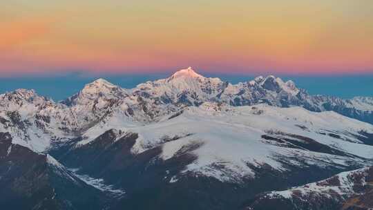 航拍梅里雪山