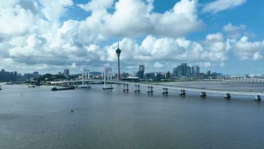 航拍蓝天白云下的澳门西湾大桥及澳门塔