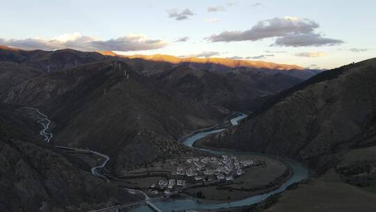 西藏村庄日落航拍