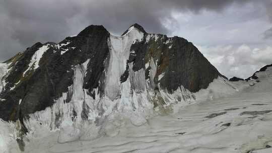 航拍川西格聂山区阿萨贡格雪山冰川风光