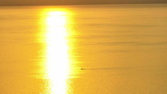 海滩落日夕阳海浪波光粼粼视频素材模板下载