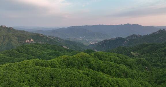 4K草原日出延时风景摄影逆光建筑红色朝霞