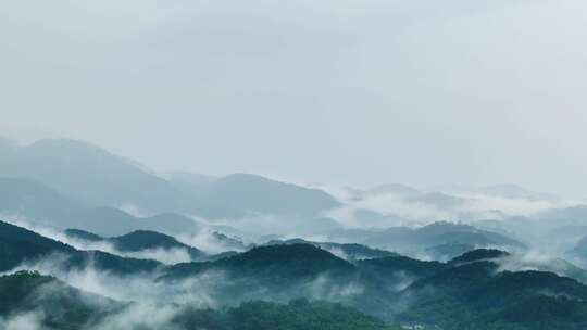 雨后青山云雾