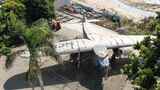 无人机航拍废弃飞机高清在线视频素材下载