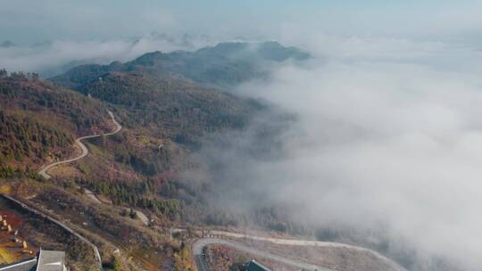 冬季山区风光清晨山林小路云海山区村寨云雾