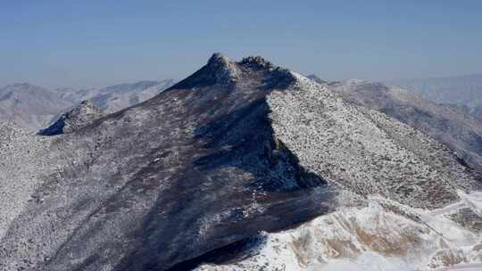 内蒙古呼和浩特马鬃山滑雪场缆车雪景航拍