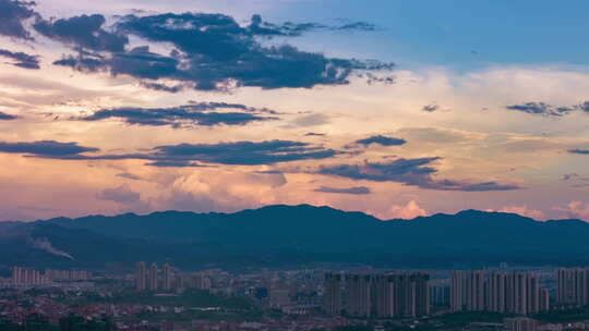 城市日落夕阳火烧云延时县城城区航拍延时