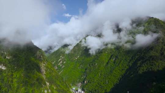 4K延时航拍四川毕棚沟山云美景