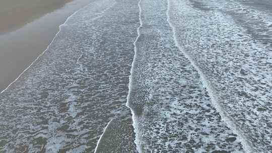 俯拍大海阴天大海航拍海洋海水海岸线海滩