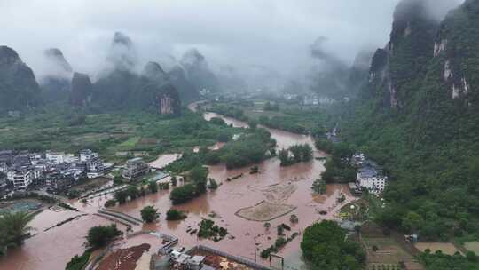 桂林阳朔暴雨漓江遇龙河河水暴涨