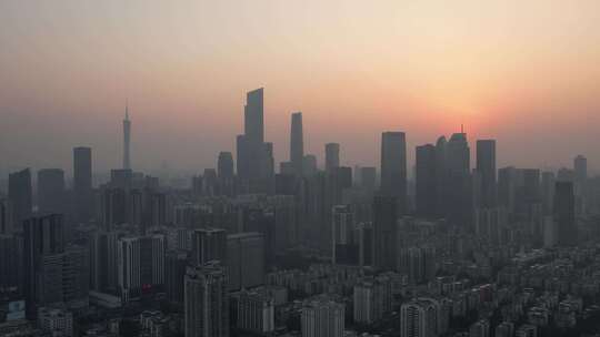 日落时分的城市高楼全景 广州与城中村