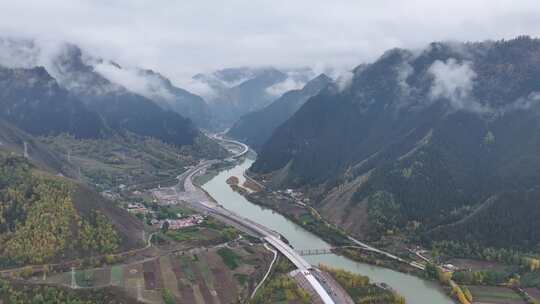 青海互助北山云海河流树木航拍视频