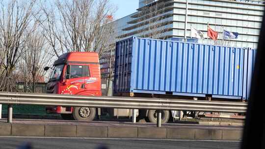 集装箱 车流 港口 公路 卡车 建筑