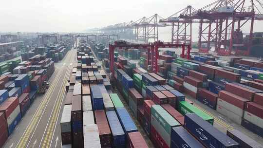 上海洋山港货船集装箱自动化装卸货航拍视频素材模板下载