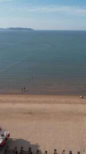 竖版航拍蓝色海洋大海沙滩夏日风景