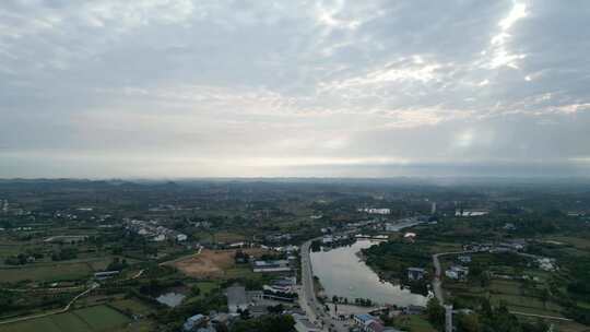 四川盆地的乡镇土地与天空